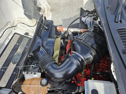Used 2011 Ford F750 2WD Regular Cab Super Duty image 41