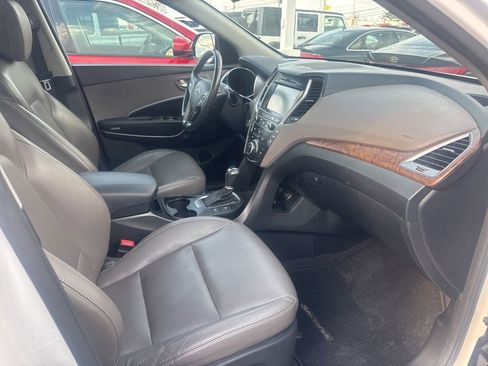 Used 2017 Hyundai Santa Fe SE image 14