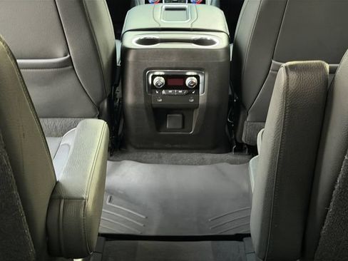 Used 2021 GMC Yukon Denali w/ Denali Premium Package AWD/4WD image 19