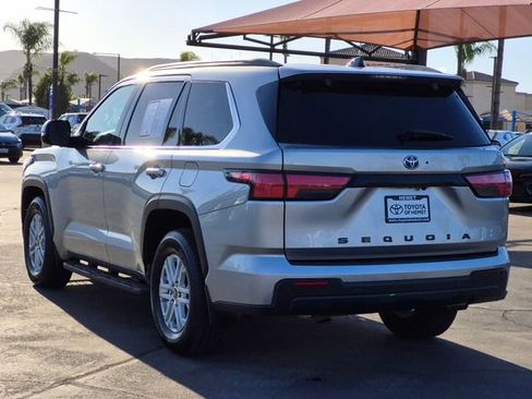 Used 2023 Toyota Sequoia SR5 w/ SR5 Premium Package AWD/4WD image 8
