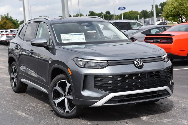 New 2026 Volkswagen Tiguan SE AWD/4WD image 2