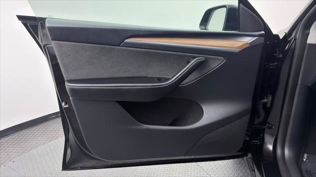 Used 2024 Tesla Model Y Long Range RWD image 12