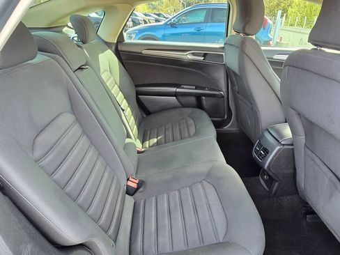 Used 2019 Ford Fusion SE FWD image 12