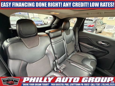 Used 2016 Jeep Cherokee Trailhawk w/ Comfort & Convenience Group AWD/4WD image 20