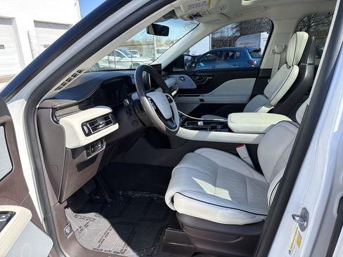 Certified 2023 Lincoln Aviator Black Label w/ Dynamic Handling Package AWD/4WD image 11