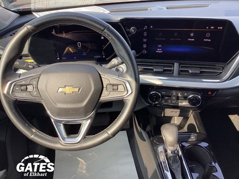 Used 2024 Chevrolet Trax LT w/ Driver Confidence Package FWD image 17