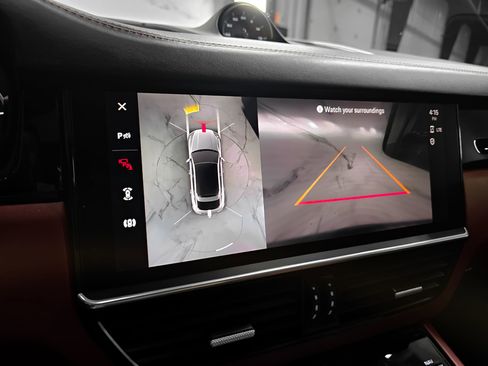 Used 2022 Porsche Cayenne Coupe image 32