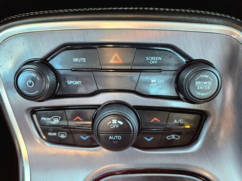 Used 2017 Dodge Challenger SXT image 30