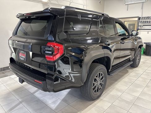 New 2026 Toyota 4Runner SR5 AWD/4WD image 4