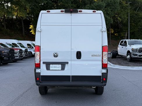 Used 2024 RAM ProMaster 2500 w/ Convenience Group FWD image 4