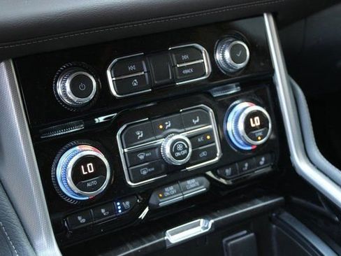 Used 2021 GMC Yukon Denali w/ Denali Premium Package image 28