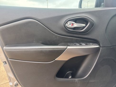 Used 2022 Jeep Cherokee Latitude Lux image 25