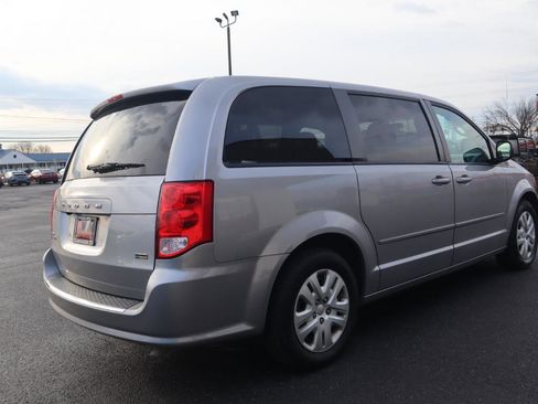 Used 2017 Dodge Grand Caravan SE image 9
