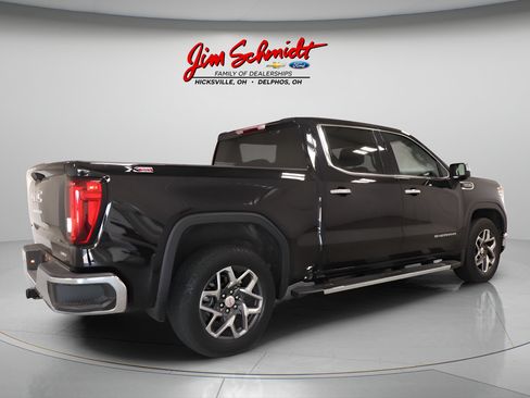 Used 2023 GMC Sierra 1500 SLT w/ SLT Premium Package AWD/4WD image 4
