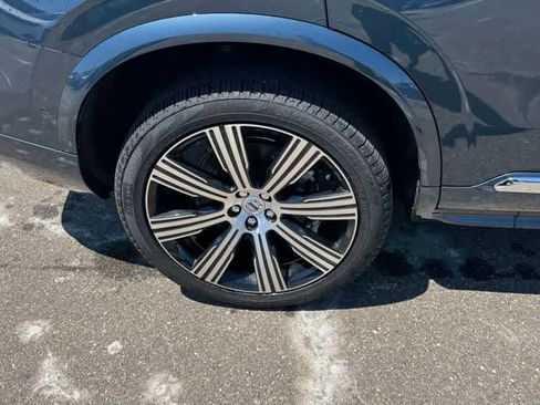Used 2025 Volvo XC90 B6 Ultra AWD/4WD image 11