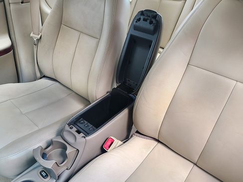 Used 2001 Oldsmobile Intrigue GL w/ Premium Leather Pkg image 38