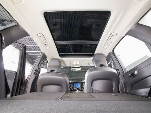 Certified 2025 Volvo XC60 B5 Core AWD/4WD image 28