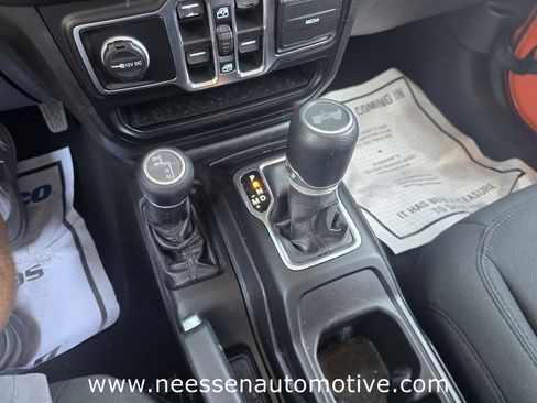 Used 2020 Jeep Wrangler Unlimited Sport S AWD/4WD image 25