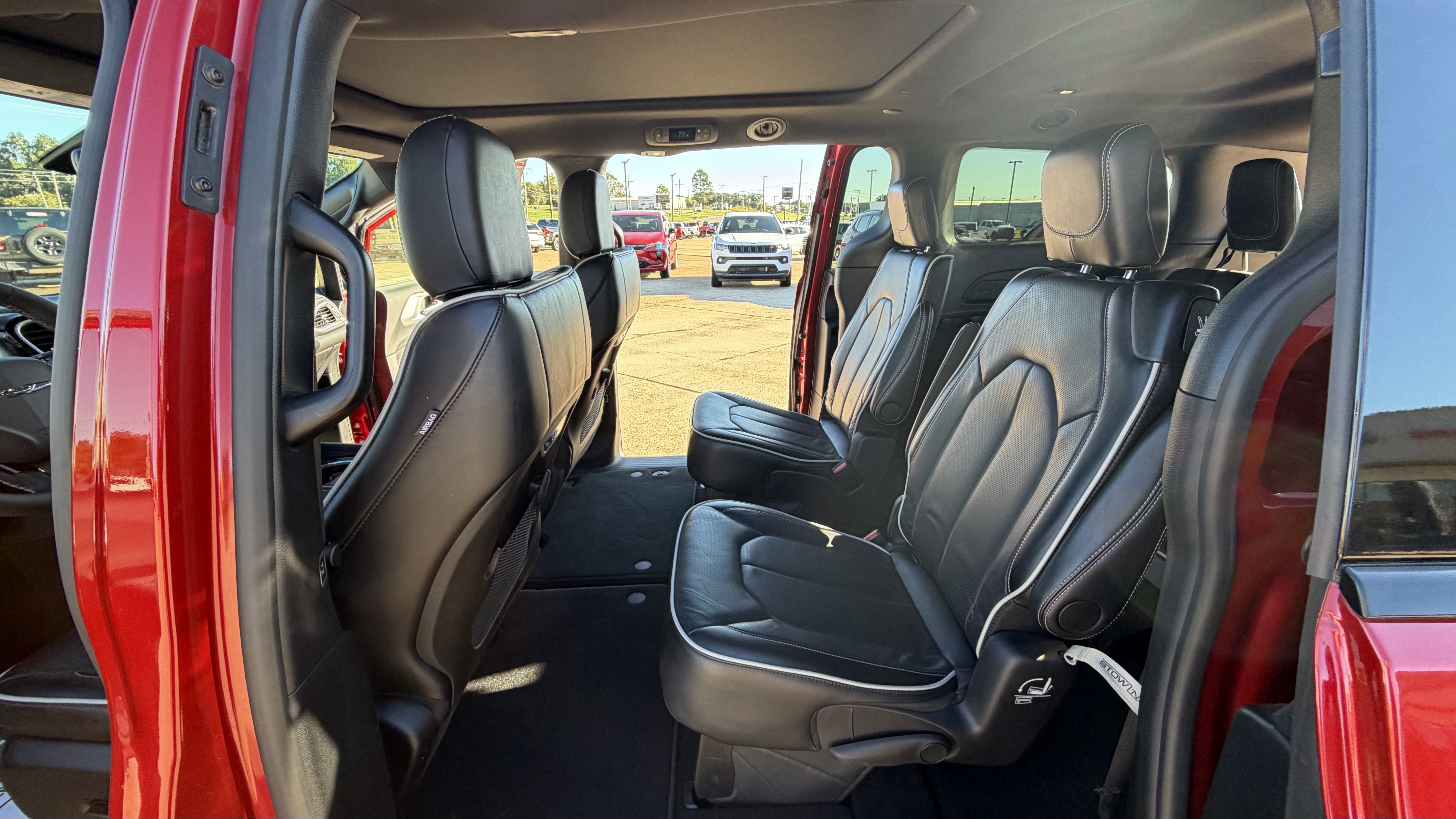 Used 2026 Chrysler Pacifica Limited w/ S Appearance Package FWD image 35