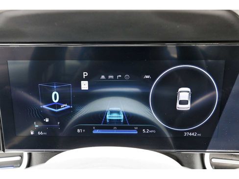 Used 2024 Hyundai Elantra SEL FWD image 9