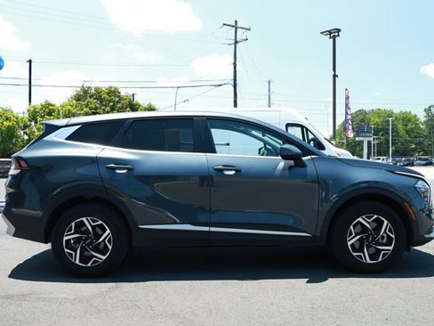 Used 2024 Kia Sportage LX AWD/4WD image 4