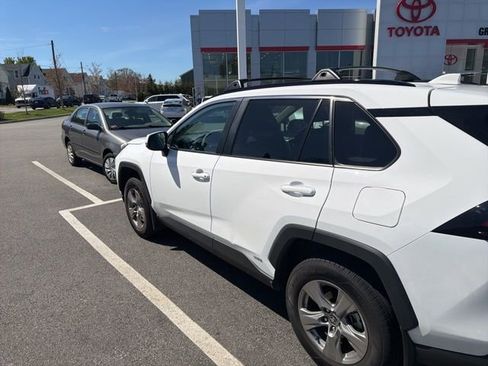 Used 2025 Toyota RAV4 XLE w/ Convenience Package AWD/4WD image 10