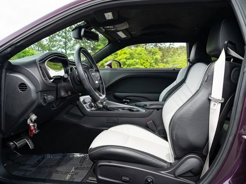 Used 2022 Dodge Challenger SRT Hellcat RWD image 32