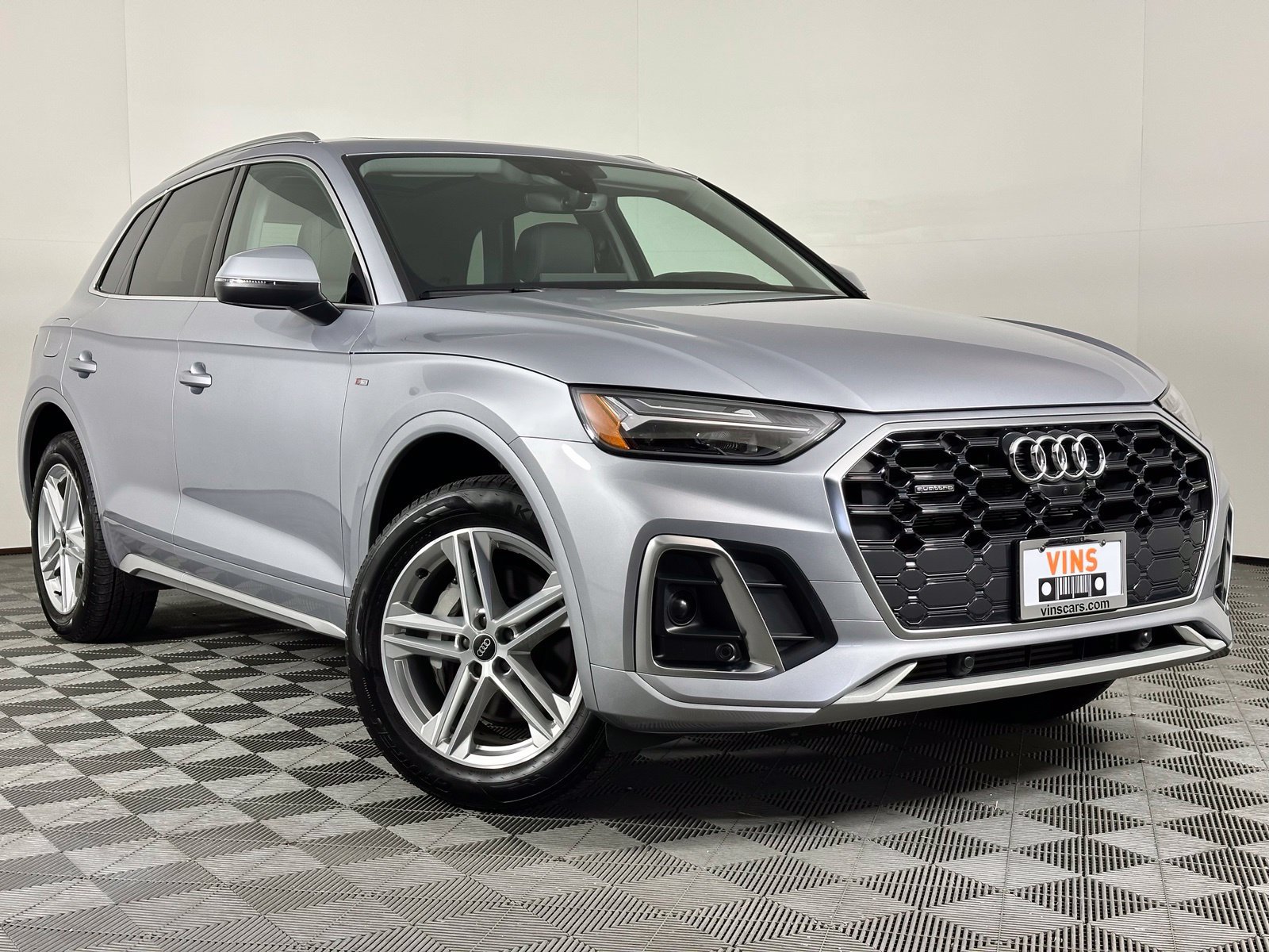 Used 2024 Audi Q5 e Premium Plus AWD/4WD image 1