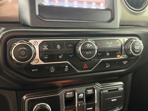 Used 2018 Jeep Wrangler Unlimited Sport S AWD/4WD image 22
