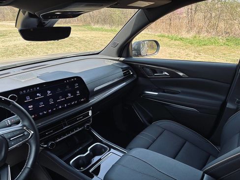 Used 2025 Chevrolet Traverse High Country image 15