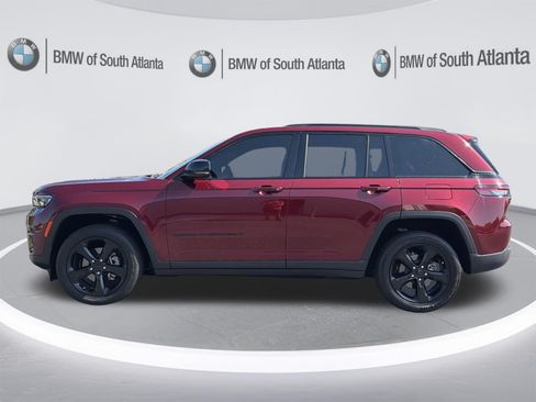 Used 2023 Jeep Grand Cherokee Altitude AWD/4WD image 22