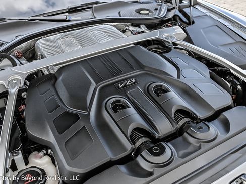 Used 2025 Bentley Flying Spur Plug-In Hybrid AWD/4WD image 17
