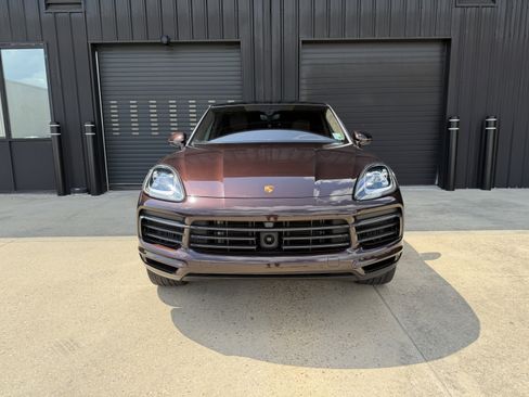 Certified 2023 Porsche Cayenne Platinum Edition AWD/4WD image 2