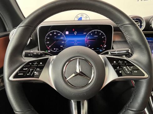 Used 2025 Mercedes-Benz GLC 300 4MATIC image 9