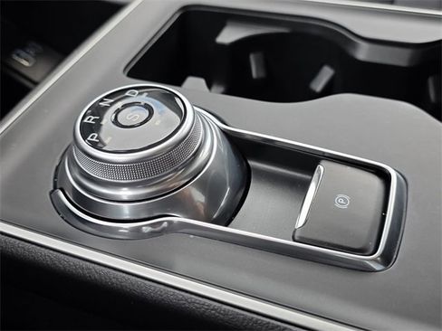 Used 2024 Ford Edge SE w/ Black Appearance Package image 23