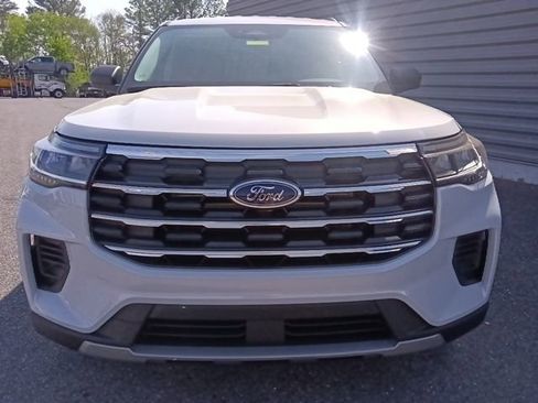 New 2026 Ford Explorer Active RWD image 8