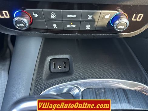 Used 2019 Buick Enclave Essence AWD/4WD image 24