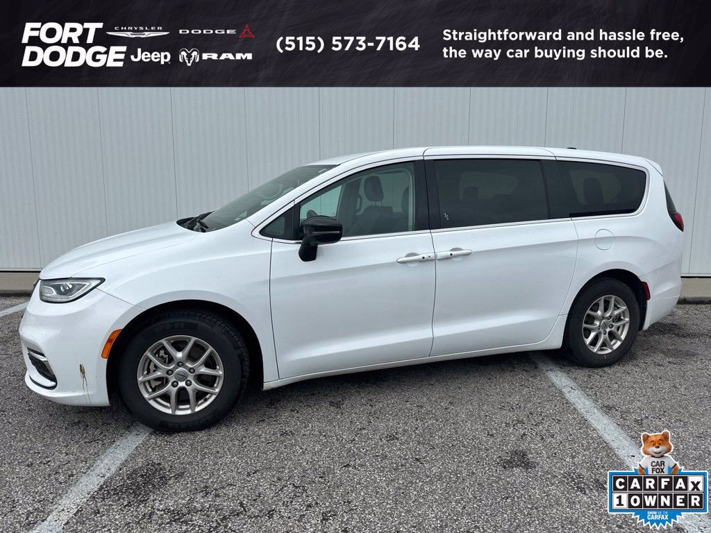 Used 2024 Chrysler Pacifica Touring-L FWD image 1