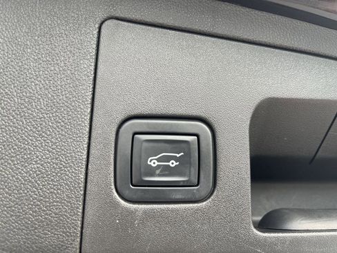 Certified 2022 Cadillac XT5 Premium Luxury w/ LPO, Floor Liner Package image 16