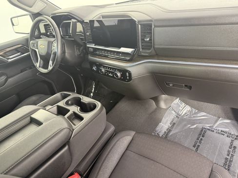 Used 2024 Chevrolet Silverado 1500 LT AWD/4WD image 11
