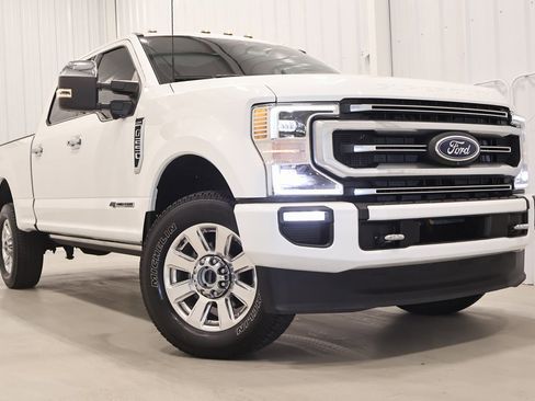 Certified 2022 Ford F250 Platinum w/ FX4 Off-Road Package image 47