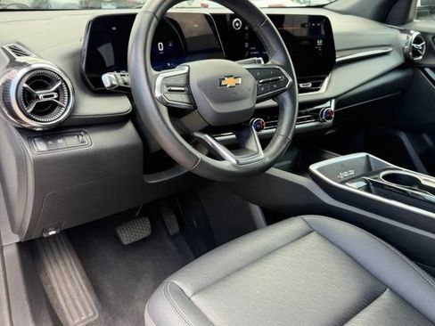 Used 2025 Chevrolet Equinox LT w/ Convenience Package II FWD image 13