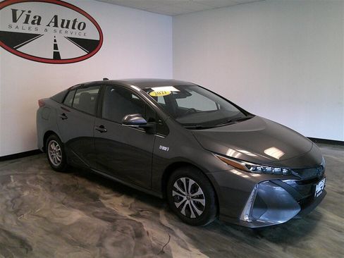 Used 2021 Toyota Prius Prime LE image 4