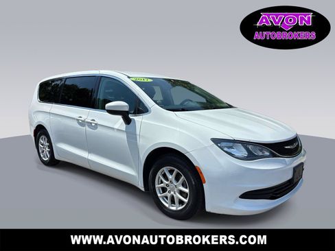 Used 2017 Chrysler Pacifica LX FWD image 1