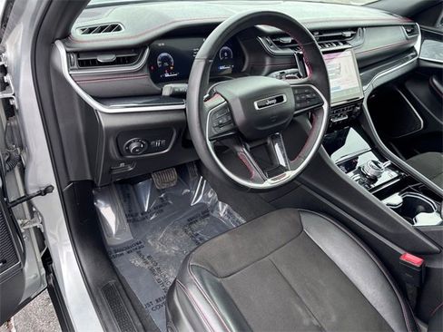 Certified 2022 Jeep Grand Cherokee Trailhawk w/ Luxury Tech Group III image 9