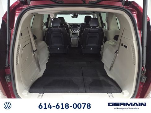 Used 2018 Chrysler Pacifica Limited w/ Tire & Wheel Group FWD image 25