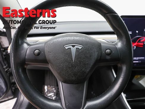 Used 2018 Tesla Model 3 Mid Range RWD image 10