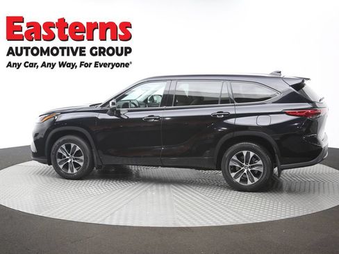 Used 2021 Toyota Highlander XLE AWD/4WD image 63