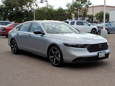 Used 2024 Honda Accord Sport image 3