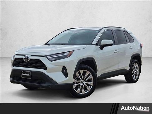 Used 2022 Toyota RAV4 XLE Premium image 1